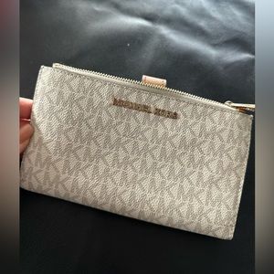 MK Smartphone wallet